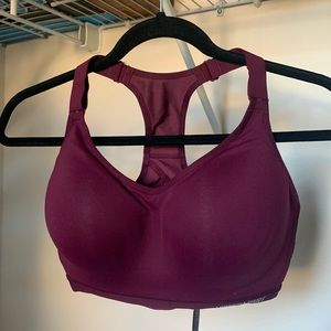 Victoria’s Secret Incredible Sports Bra 34DDD
